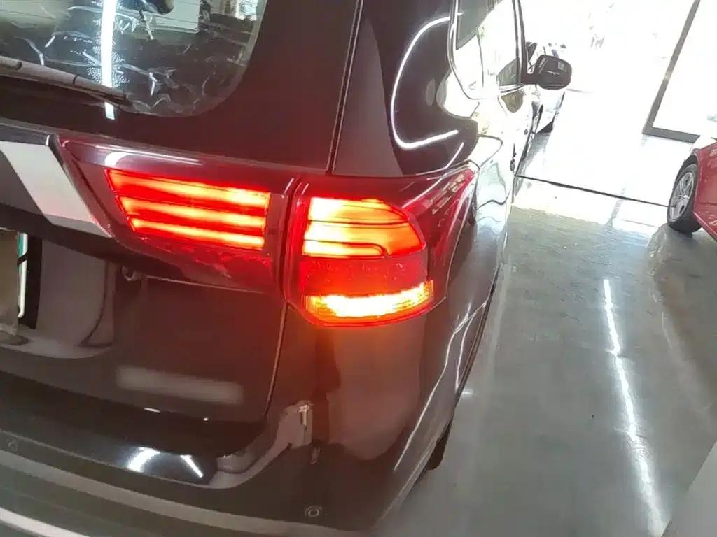 Outlander 2016 2.4L 4WD Elite Edition 5-seater — миниатюра 8