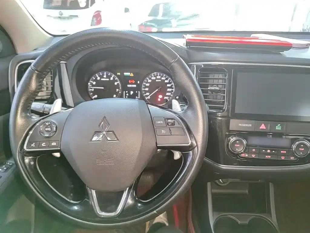 Outlander 2016 2.4L 4WD Elite Edition 5-seater — миниатюра 10