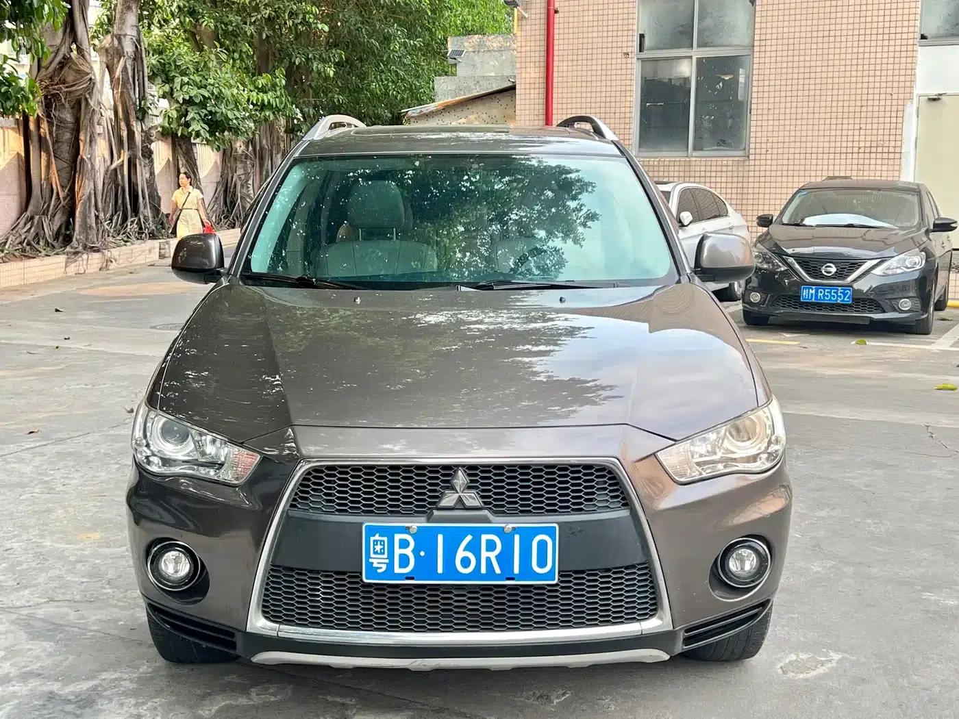 2010 Outlander 2.4 Fashion Edition (Imported) — миниатюра 2