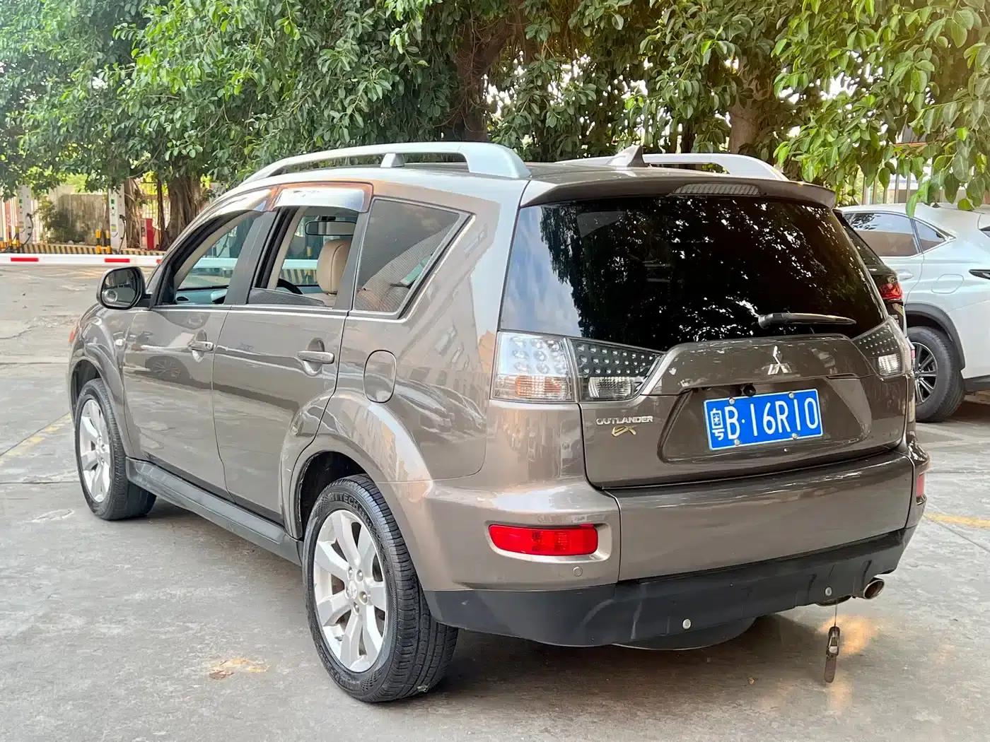 2010 Outlander 2.4 Fashion Edition (Imported) — миниатюра 3