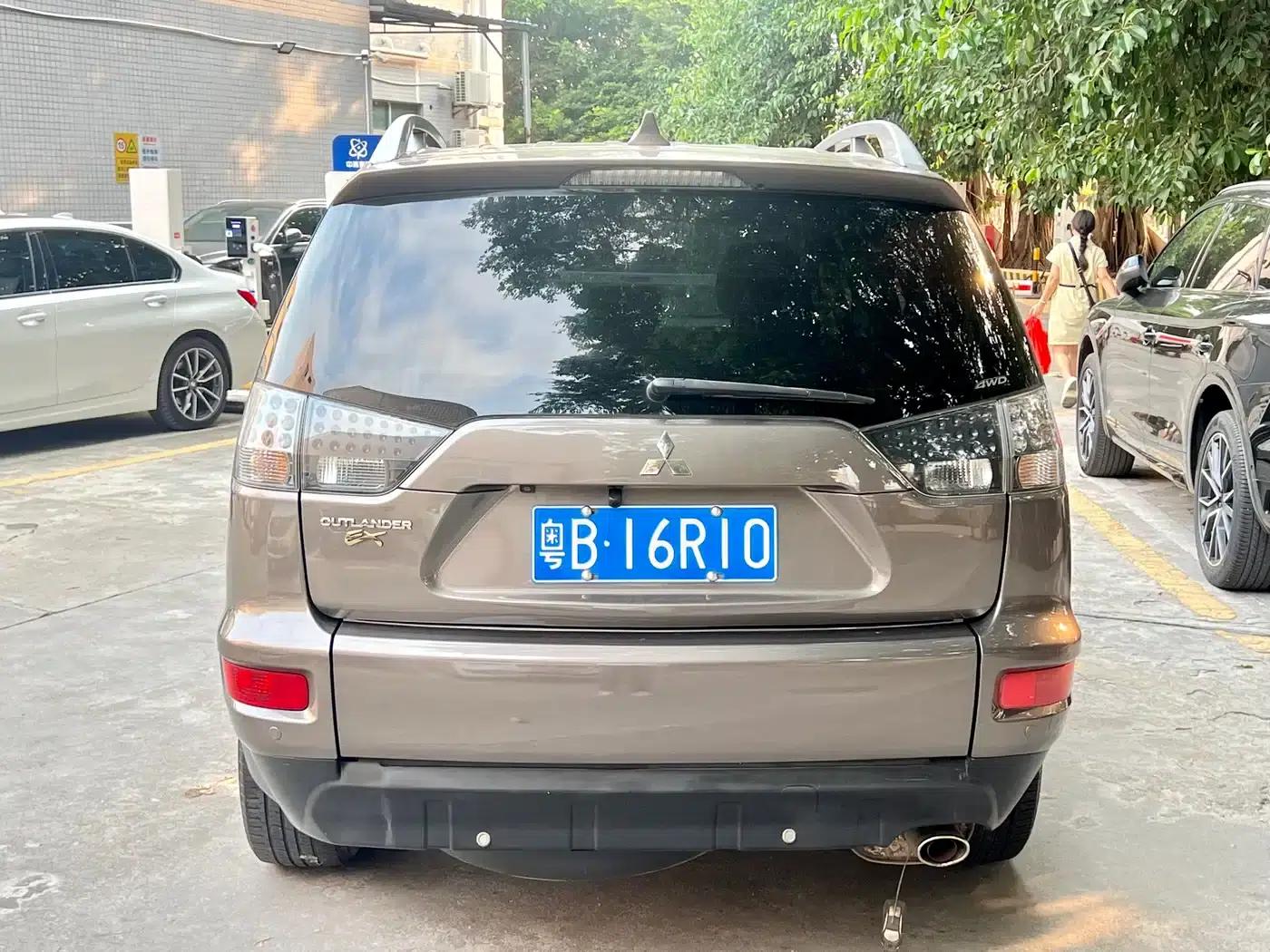 2010 Outlander 2.4 Fashion Edition (Imported) — миниатюра 4