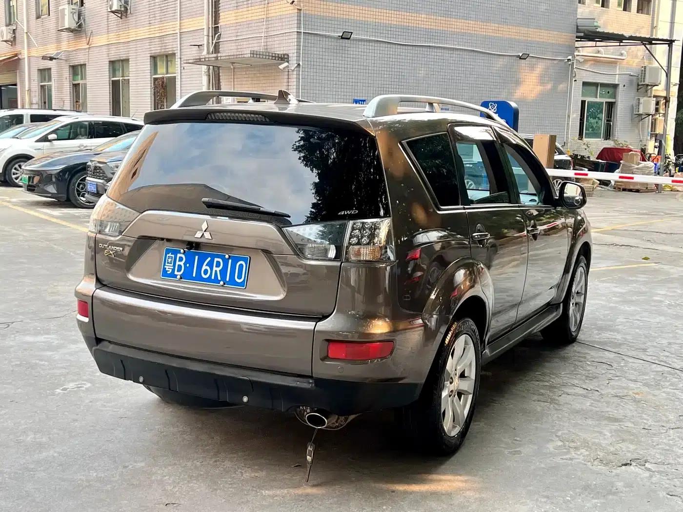 2010 Outlander 2.4 Fashion Edition (Imported) — миниатюра 5