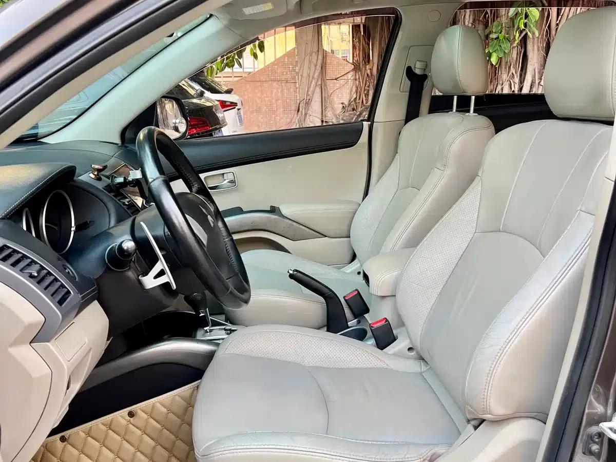 2010 Outlander 2.4 Fashion Edition (Imported) — миниатюра 6