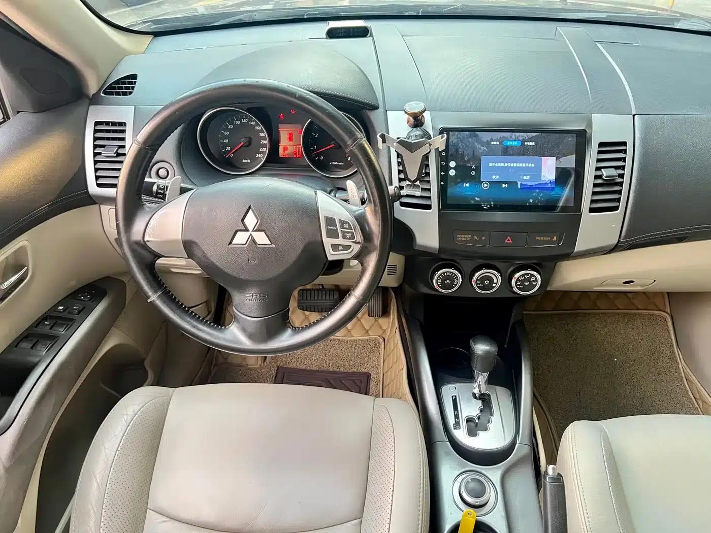 2010 Outlander 2.4 Fashion Edition (Imported) — миниатюра 9