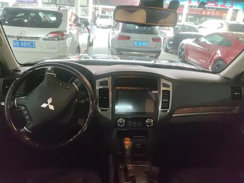 2019 Pajero Imported 3.0L Automatic Premium Edition — миниатюра 2