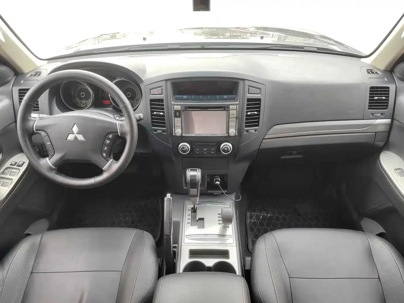 2014 Pajero 3.0L Elite Edition (Imported) — миниатюра 14