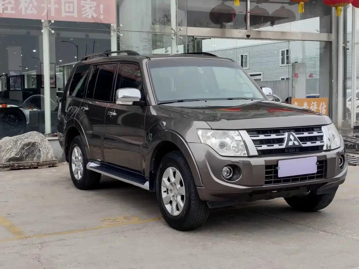 2014 Pajero 3.0L Elite Edition (Imported) — миниатюра 3