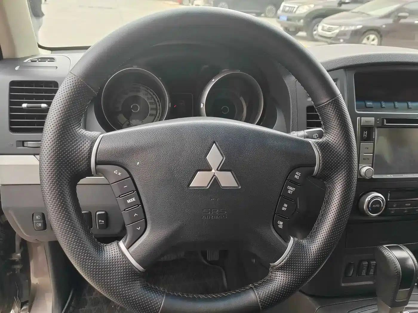 2014 Pajero 3.0L Elite Edition (Imported) — миниатюра 9