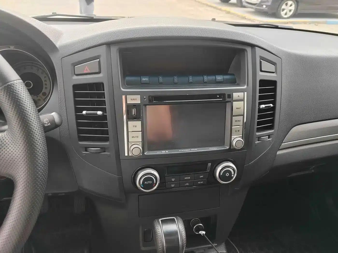 2014 Pajero 3.0L Elite Edition (Imported) — миниатюра 10