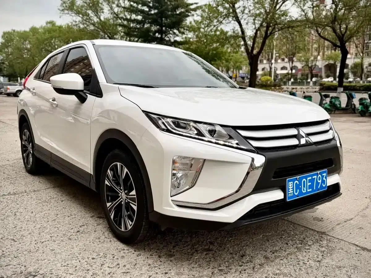 Eclipse Cross 2021 1.5T CVT 2WD Fearless Edition — миниатюра 3