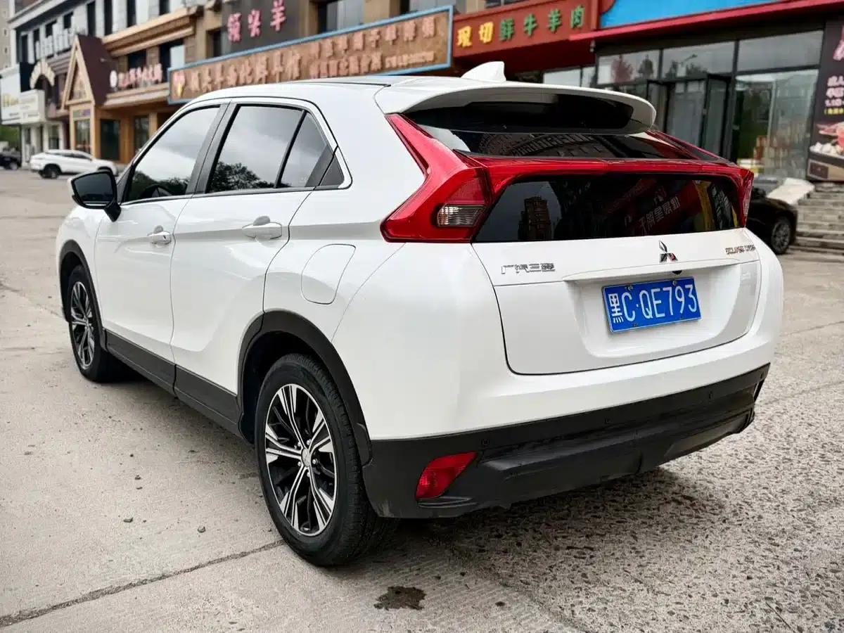 Eclipse Cross 2021 1.5T CVT 2WD Fearless Edition — миниатюра 4