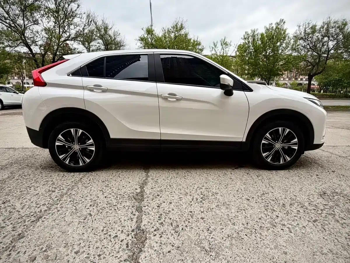 Eclipse Cross 2021 1.5T CVT 2WD Fearless Edition — миниатюра 7