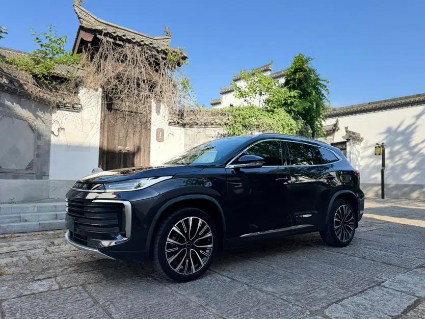 EXEED Lingyun 2023 400T Two-Wheel-Drive Star Prestige Edition — миниатюра 1