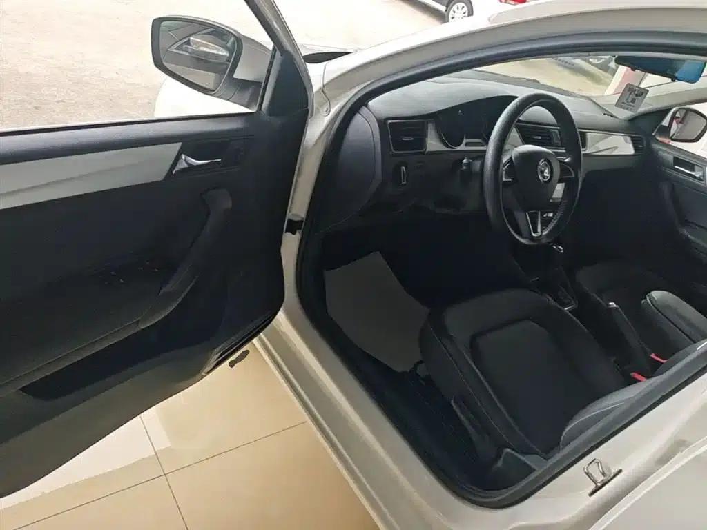 Rapid 2020 1.5L Automatic Comfort Edition — миниатюра 16
