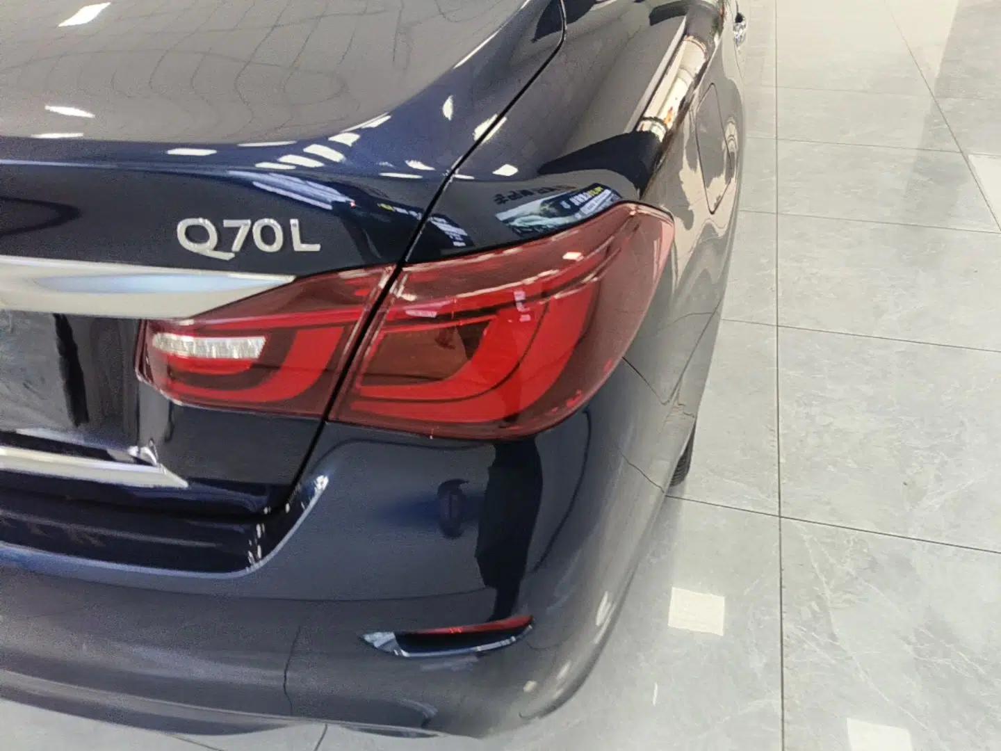 Infiniti Q70 2015 Q70L 2.5L Elite Edition — миниатюра 3