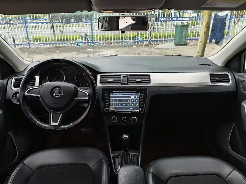 Rapid 2014 1.6L Automatic Enjoy Edition — миниатюра 9
