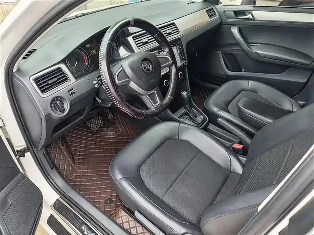 Rapid 2014 1.6L Automatic Enjoy Edition — миниатюра 10