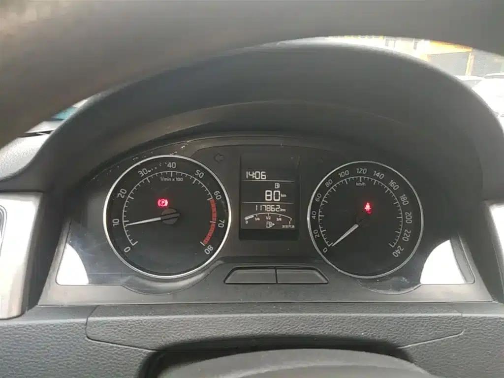 Rapid 2016 1.6L Manual Comfort Edition — миниатюра 12