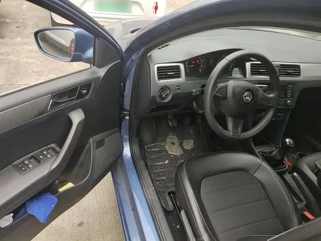 Rapid 2016 1.6L Manual Comfort Edition — миниатюра 16