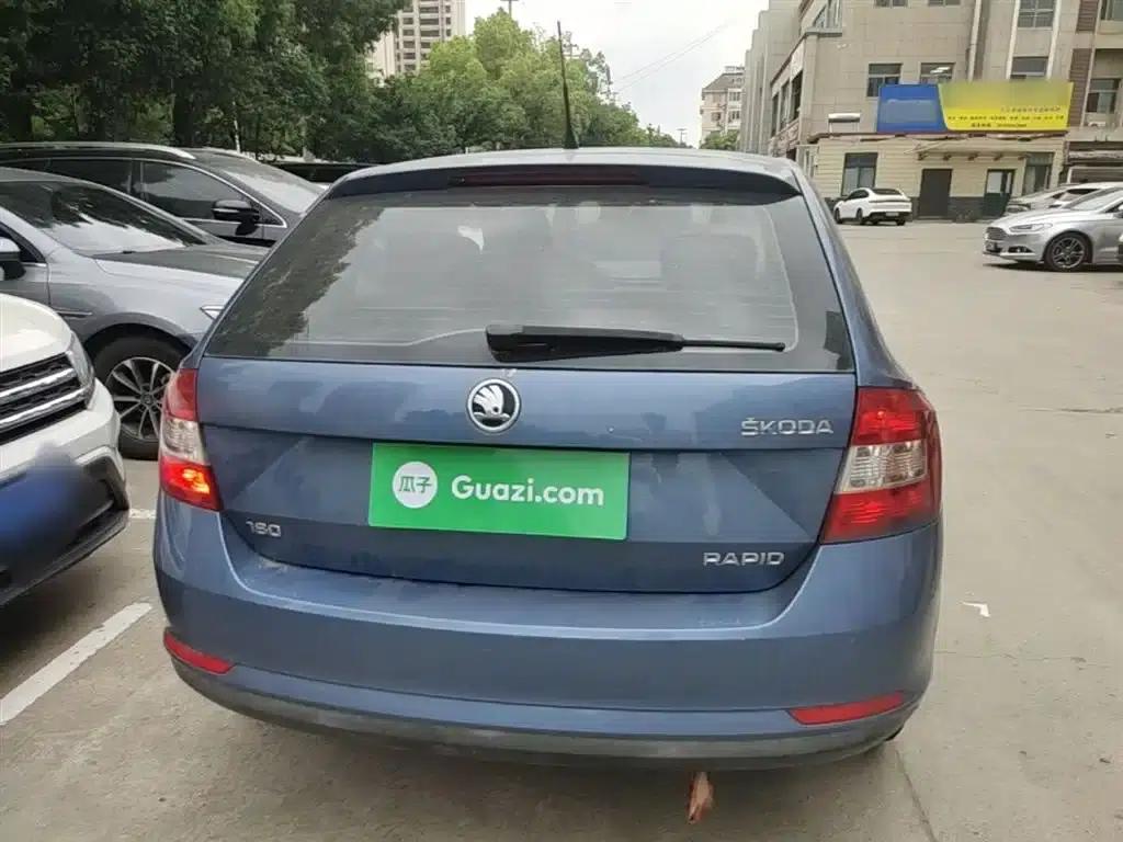 Rapid 2016 1.6L Manual Comfort Edition — миниатюра 6