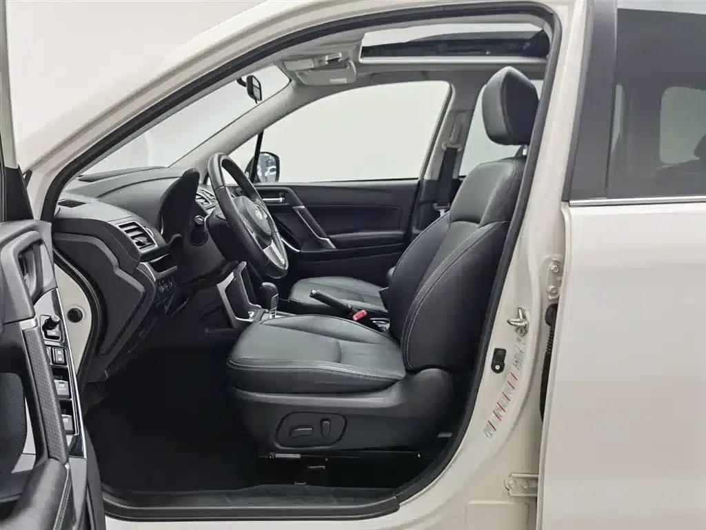Forester 2016 2.0i Luxury Navigation Edition — миниатюра 10