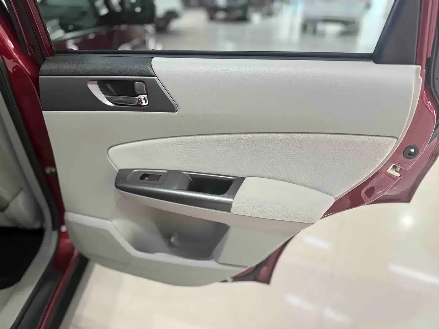 Forester 2011 2.5XS Automatic Luxury Edition — миниатюра 24