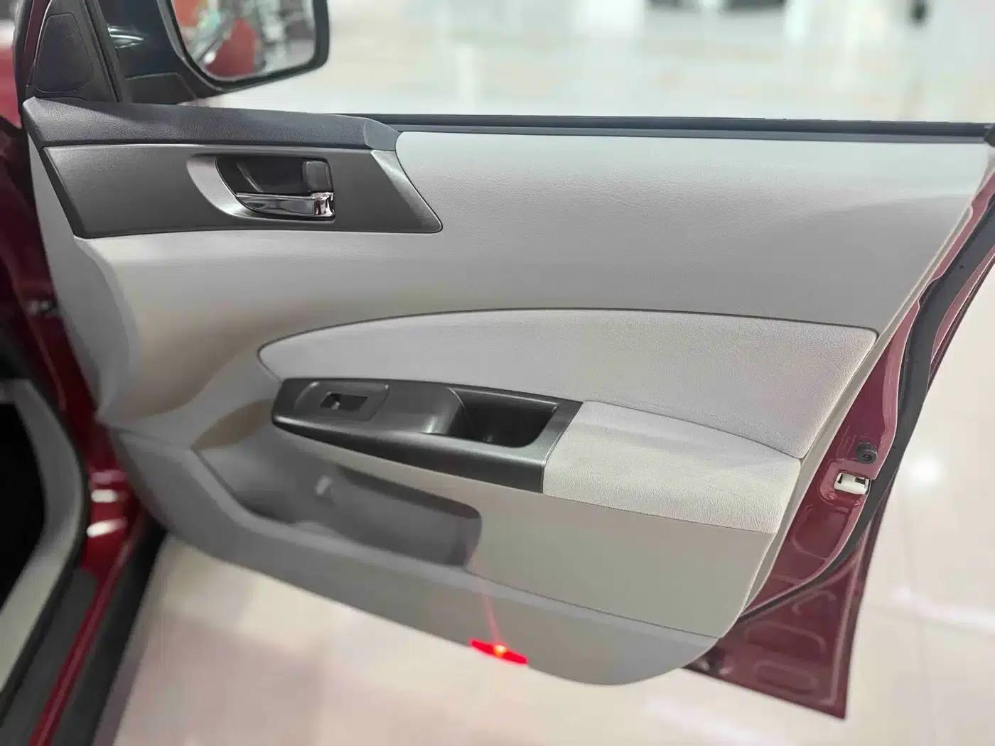 Forester 2011 2.5XS Automatic Luxury Edition — миниатюра 26