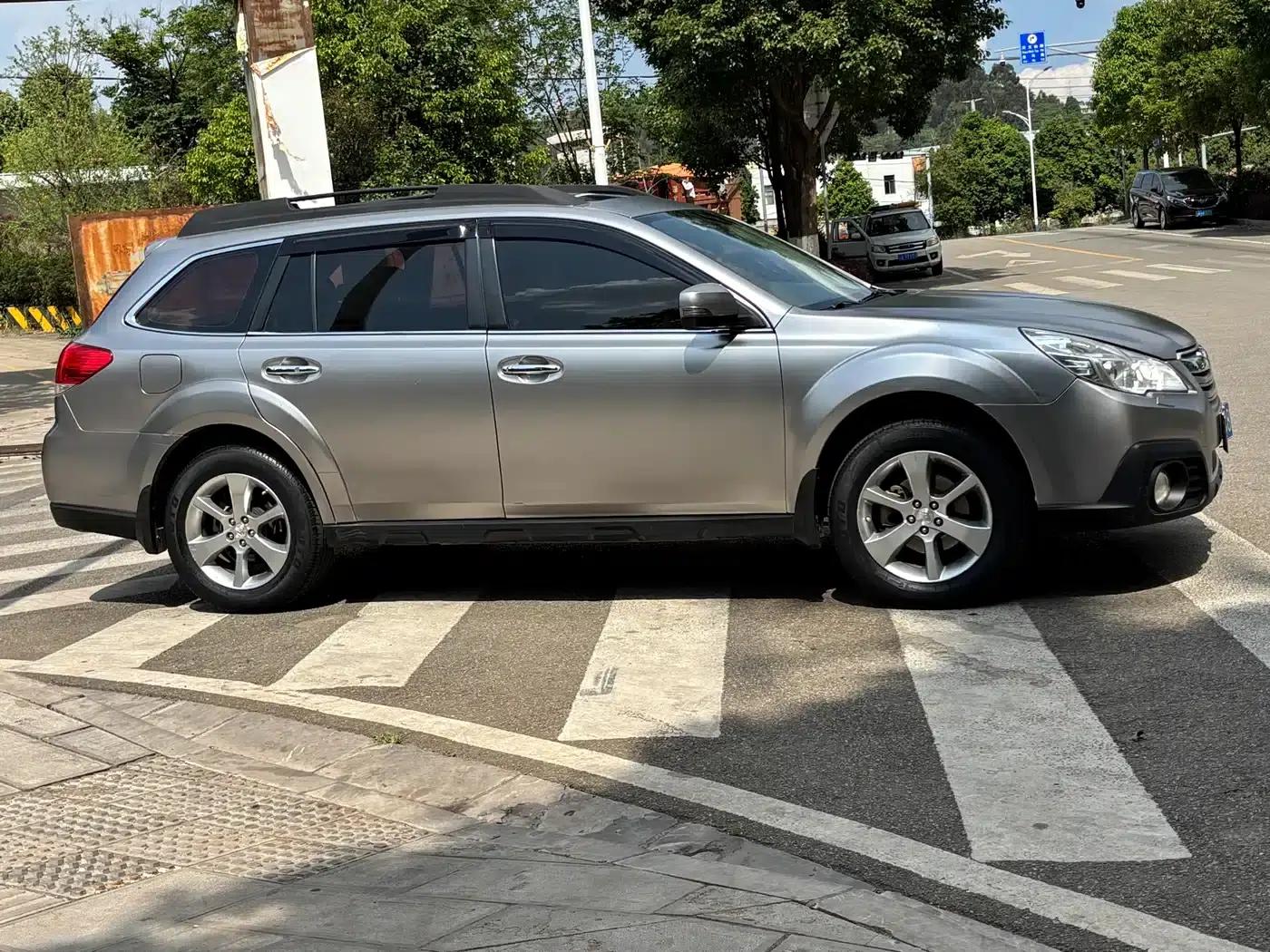 Outback 2013 2.5i Luxury Navigation Edition — миниатюра 4
