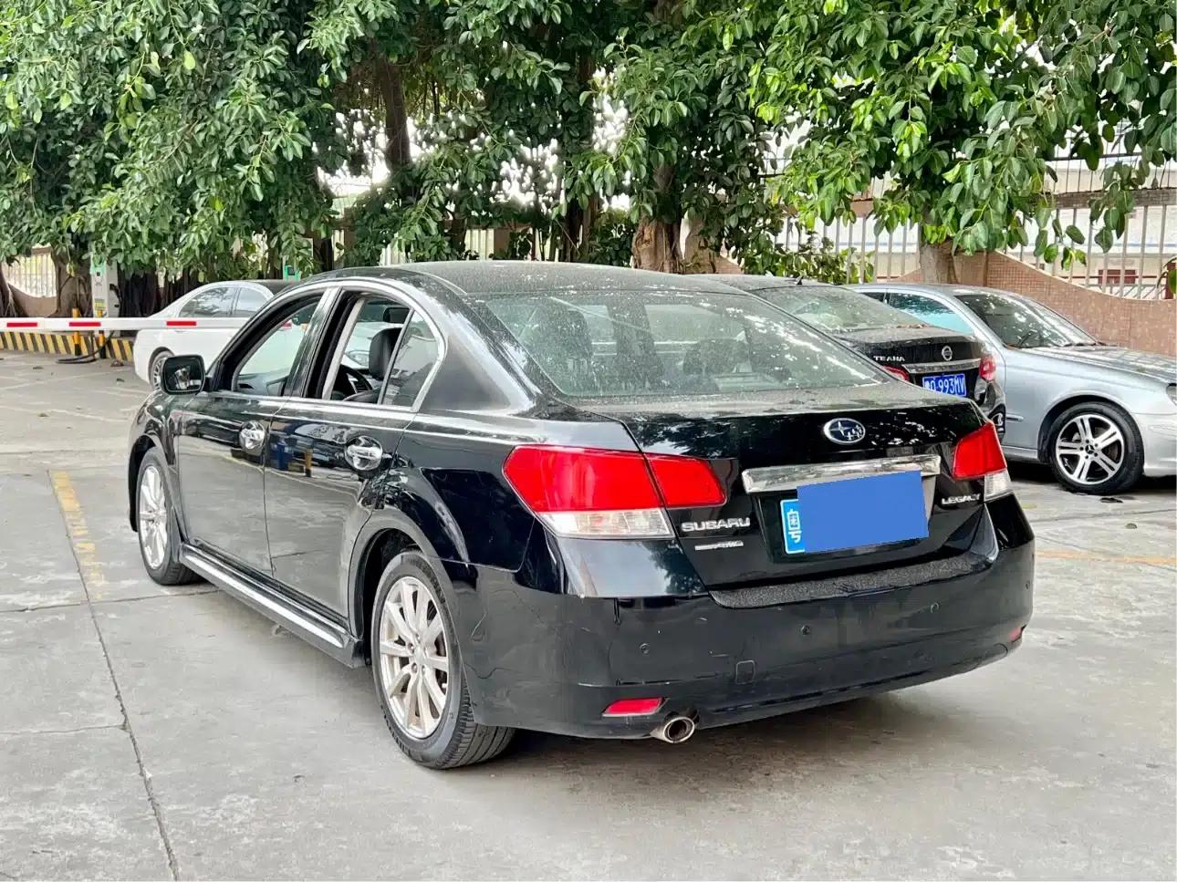 Legacy 2010 2.5i Luxury Edition — миниатюра 3