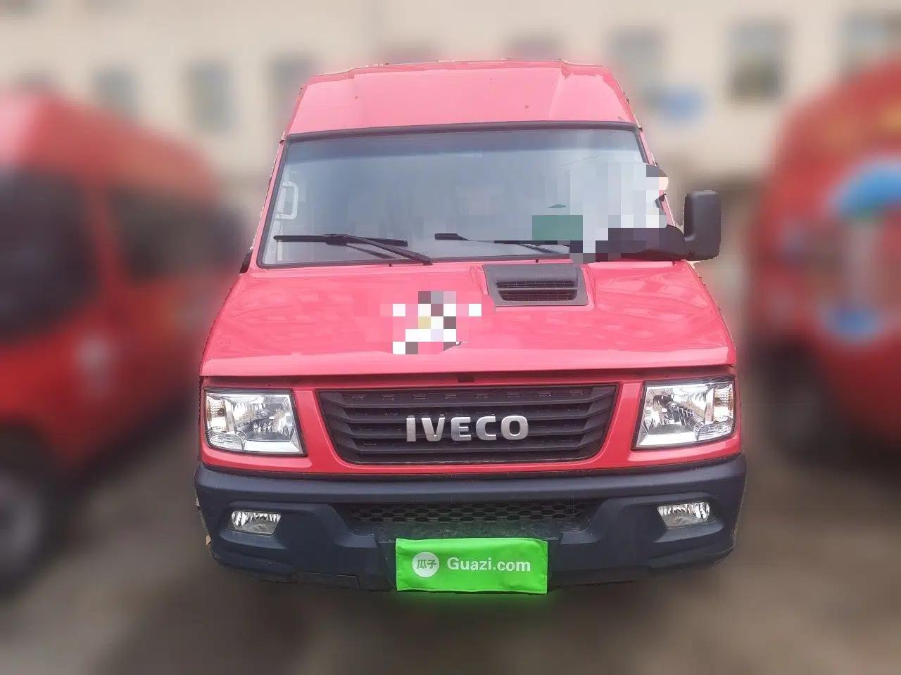 Iveco Daily 2021 2.8T V35 VAN厢式 van 3-seater short wheelbase mid-roof design single-tire manual doors — миниатюра 2