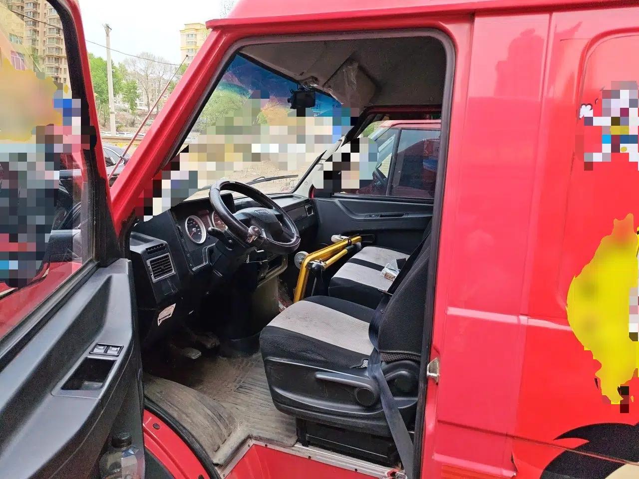 Iveco Daily 2021 2.8T V35 VAN厢式 van 3-seater short wheelbase mid-roof design single-tire manual doors — миниатюра 16
