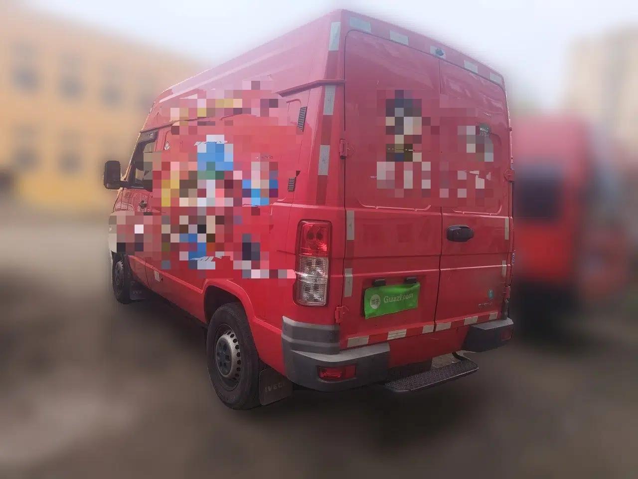 Iveco Daily 2021 2.8T V35 VAN厢式 van 3-seater short wheelbase mid-roof design single-tire manual doors — миниатюра 4