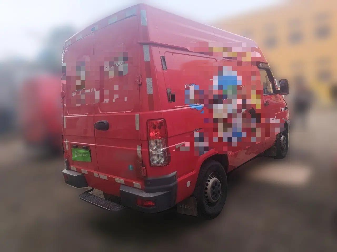 Iveco Daily 2021 2.8T V35 VAN厢式 van 3-seater short wheelbase mid-roof design single-tire manual doors — миниатюра 6