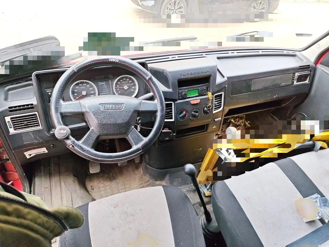 Iveco Daily 2021 2.8T V35 VAN厢式 van 3-seater short wheelbase mid-roof design single-tire manual doors — миниатюра 10
