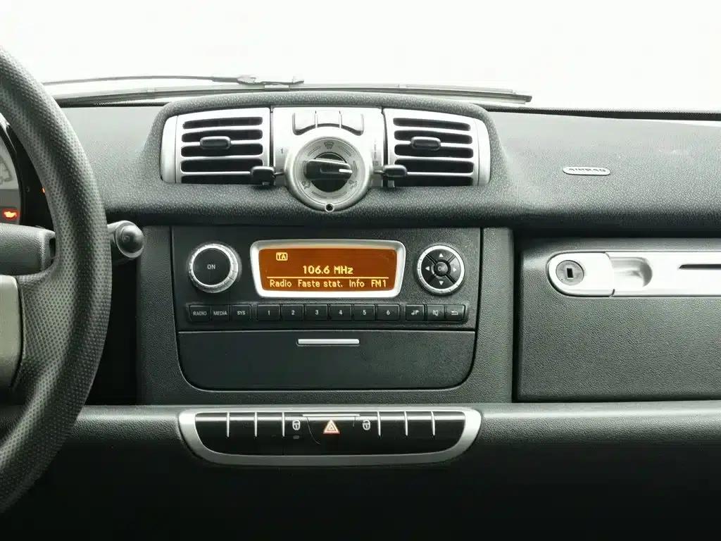 2012 Smart Fortwo 1.0 MHD Hardtop Comfort Edition — миниатюра 12