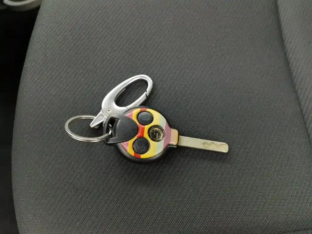 2012 Smart Fortwo 1.0 MHD Hardtop Comfort Edition — миниатюра 19