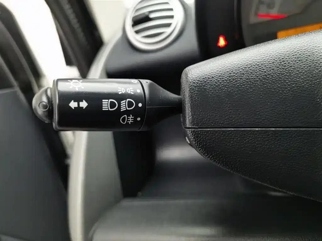 2012 Smart Fortwo 1.0 MHD Hardtop Comfort Edition — миниатюра 21
