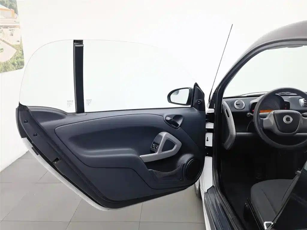 2012 Smart Fortwo 1.0 MHD Hardtop Comfort Edition — миниатюра 8