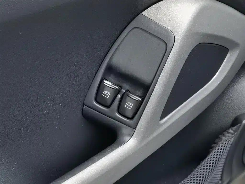 2012 Smart Fortwo 1.0 MHD Hardtop Comfort Edition — миниатюра 9
