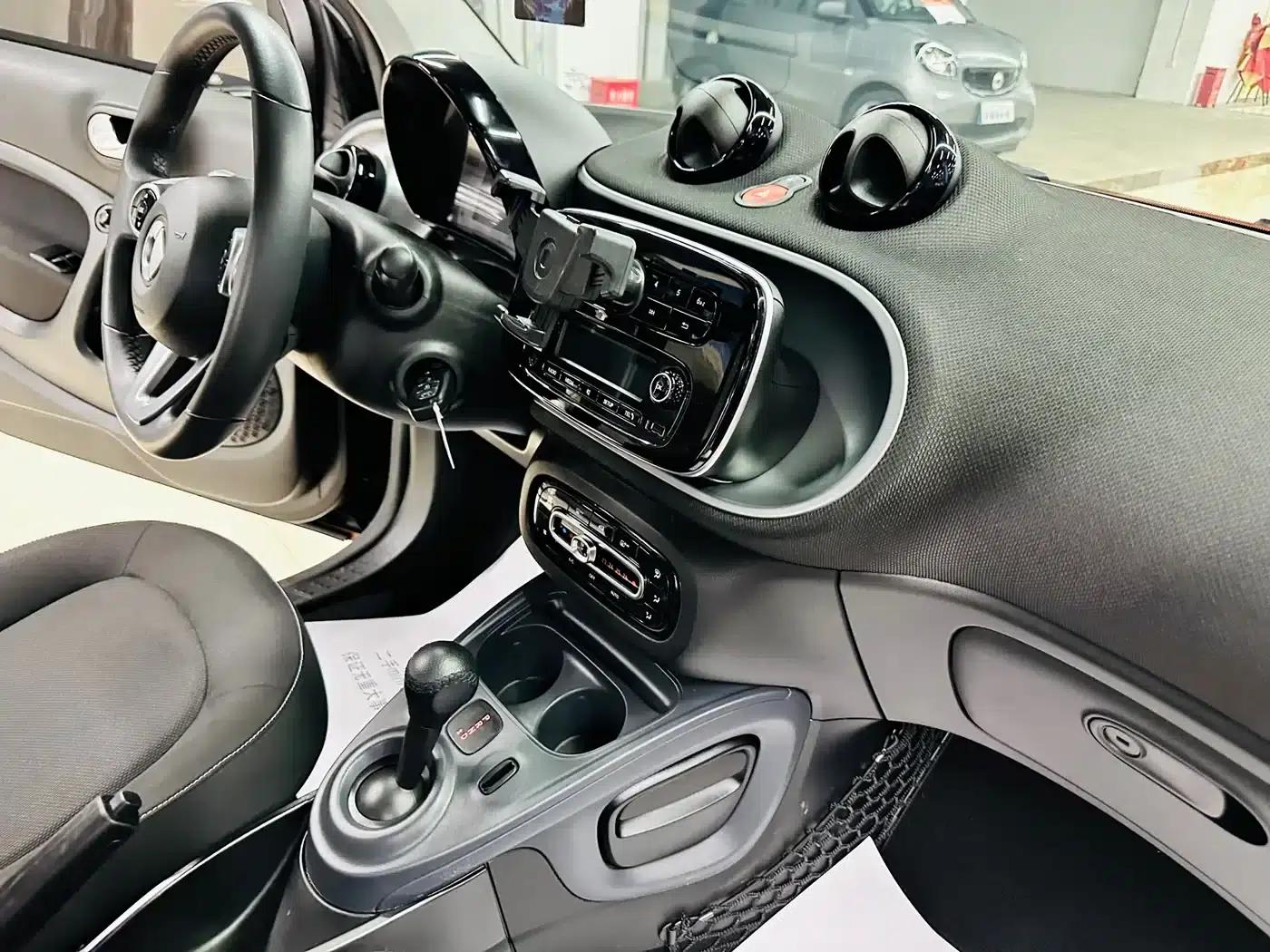 2018 Smart Fortwo 1.0L 52kW Hardtop Passion Edition (National V Emission Standard) — миниатюра 27