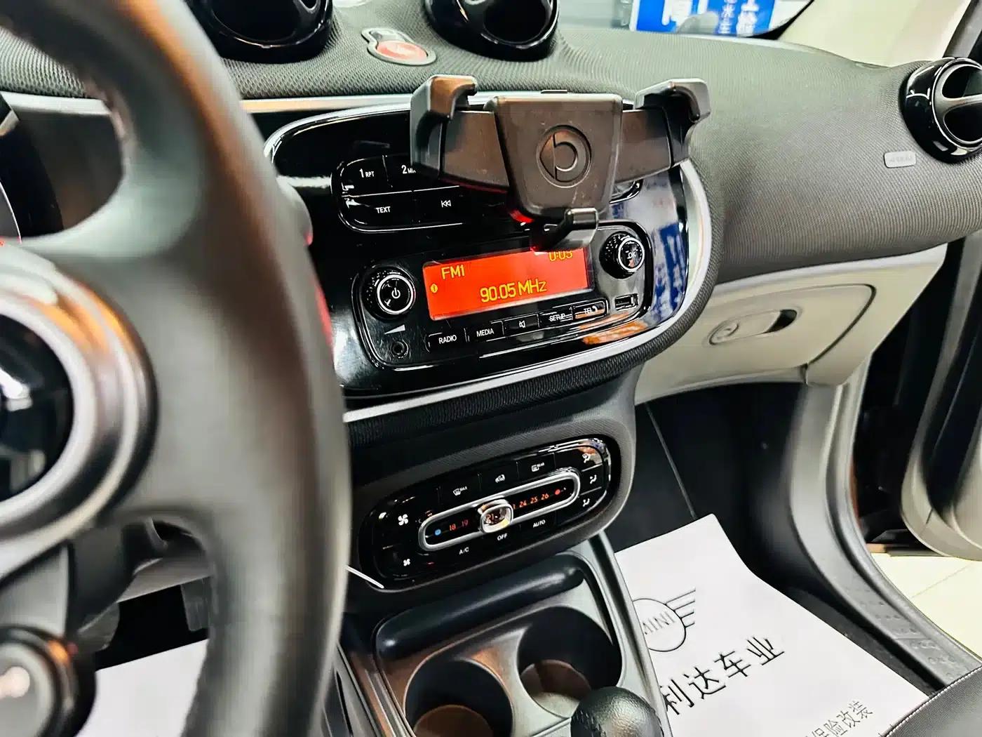 2018 Smart Fortwo 1.0L 52kW Hardtop Passion Edition (National V Emission Standard) — миниатюра 32