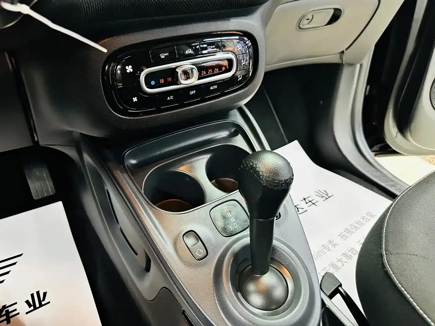 2018 Smart Fortwo 1.0L 52kW Hardtop Passion Edition (National V Emission Standard) — миниатюра 36
