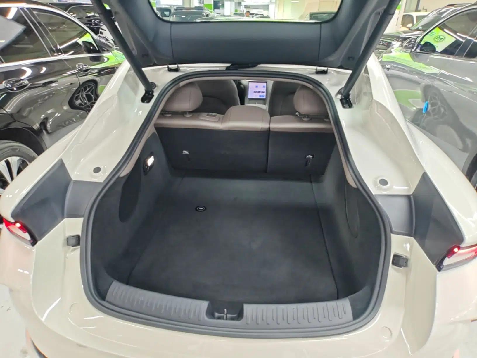 IM L6 2025 Ultra Model — миниатюра 22