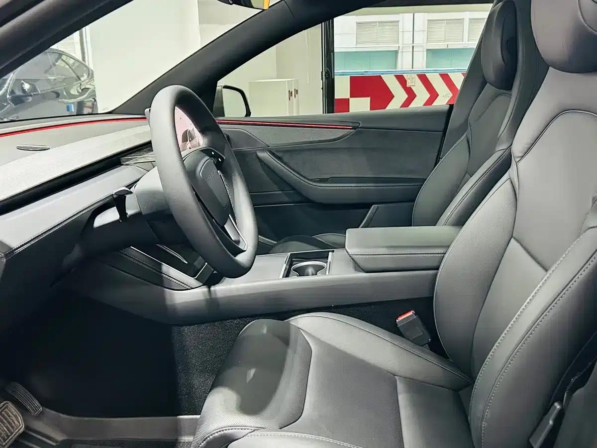 Model Y L 2025 Long Range All-Wheel Drive — миниатюра 7