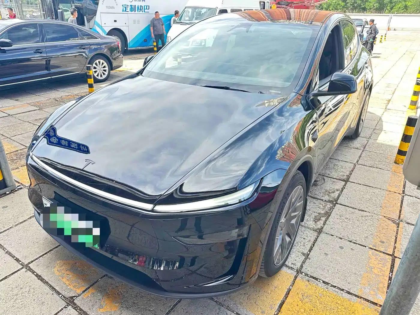 Model Y L 2025 Long Range All-Wheel Drive — миниатюра 1