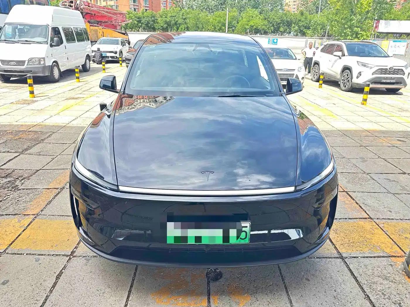 Model Y L 2025 Long Range All-Wheel Drive — миниатюра 2