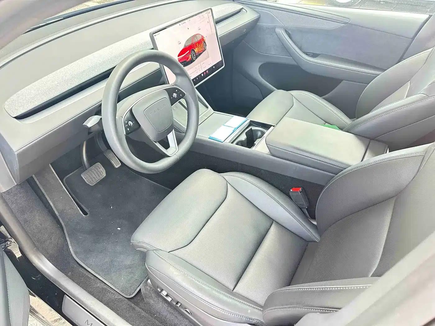 Model Y L 2025 Long Range All-Wheel Drive — миниатюра 4