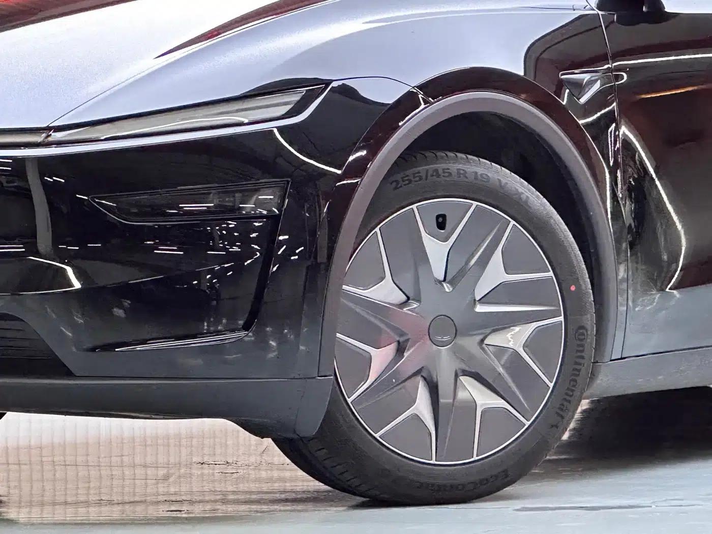 Model Y L 2025 Long Range All-Wheel Drive — миниатюра 3