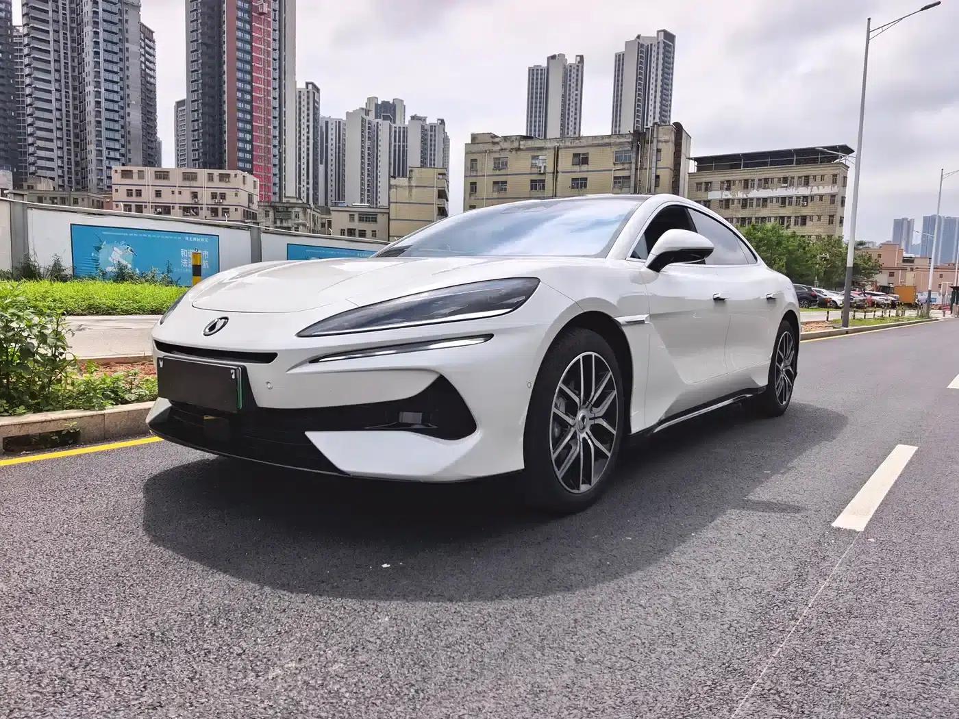 Denza Z9 2024 Model 1100km AWD Max Edition — миниатюра 1