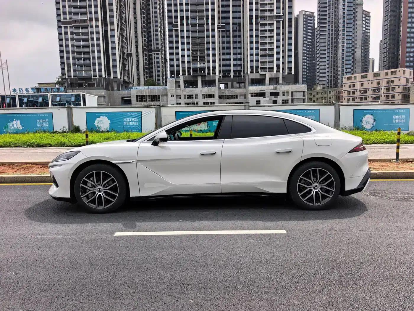 Denza Z9 2024 Model 1100km AWD Max Edition — миниатюра 2